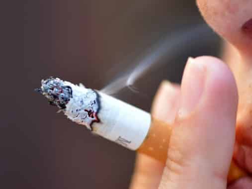 A dohányzás hatszorosára növeli a szájüregi rák előfordulásának esélyét.