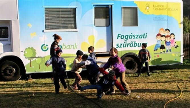 A Nemzetközi Gyermekmentő Szolgálat fogászati szűrőbusza. /Kép: ngsz.hu/