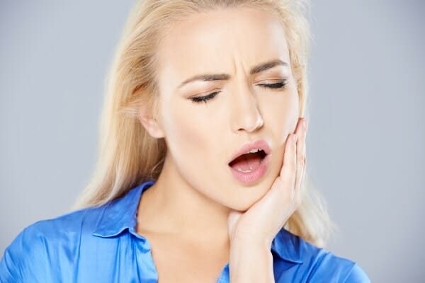 Mi okozza az arcízület fájdalmát?